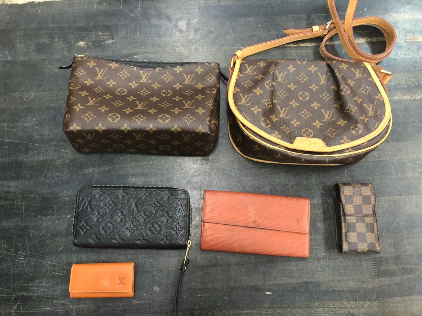 ☆ルイヴィトン 買取✨?【ノマド ミュルティクレ4 4連キーケース 